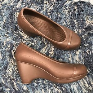 Crocs Bronze Lena Wedges Size 9